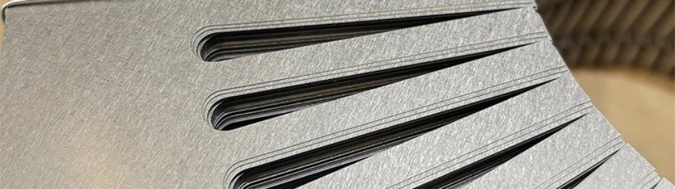 Burr-free servo motor core laminations