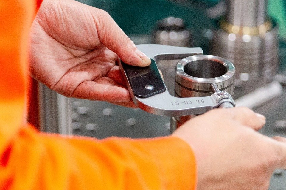 Inspecting tungsten steel parts