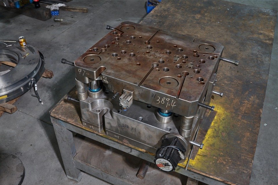Motor core composite mold display