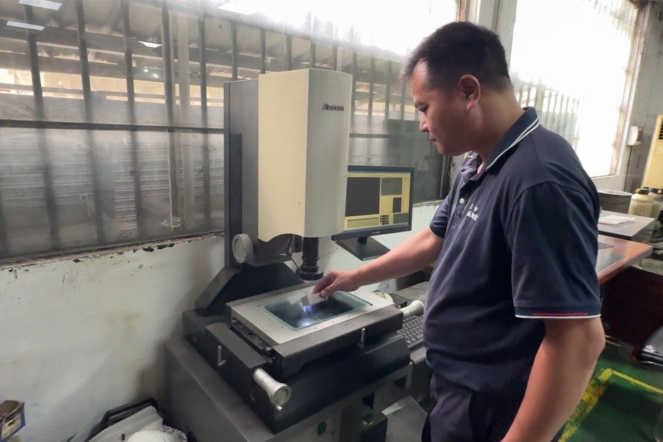 Real photos of finished iron cores inspected by coordinate measuring machine-optical testing